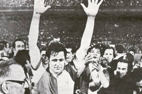 Egy ismeretlen zsidó futballsztár: Rinus Israël